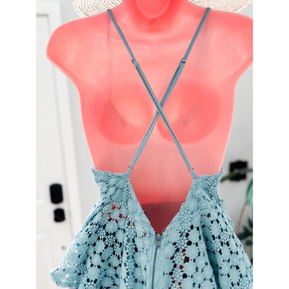 A Dozen Daisies flirty open crochet flutter peplum tank top - Picture 5 of 6